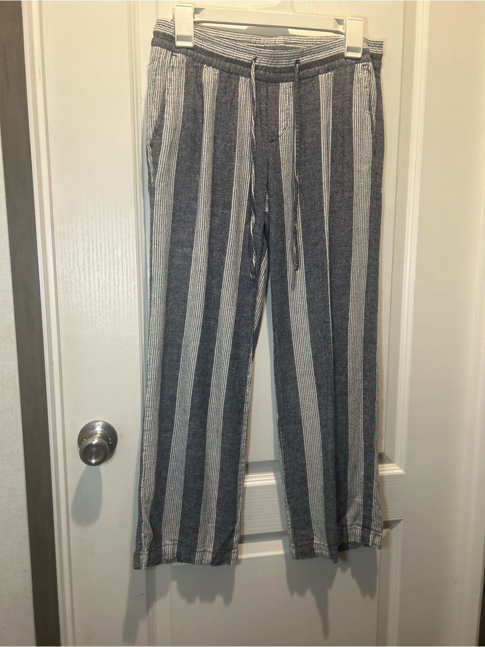 Old Navy women’s Vertical Stripe Drawstring Joggers - Gray & White